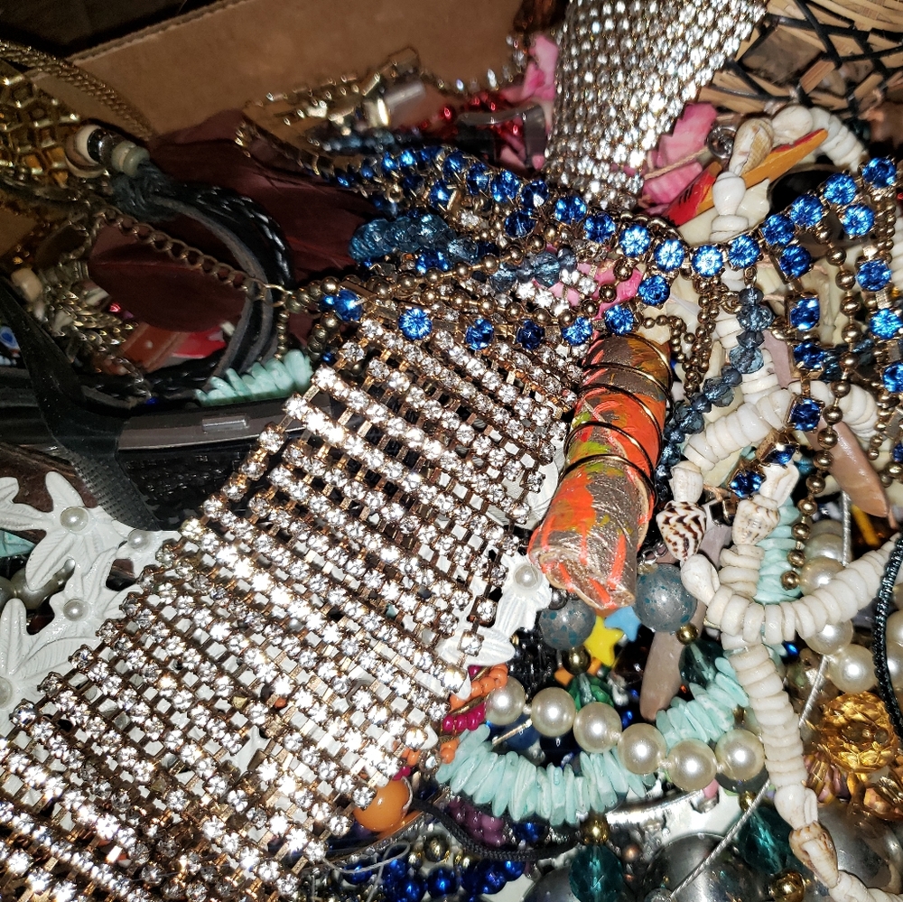3 lbs Junk/Costume JewelryAccessories/Crafting beads #AA